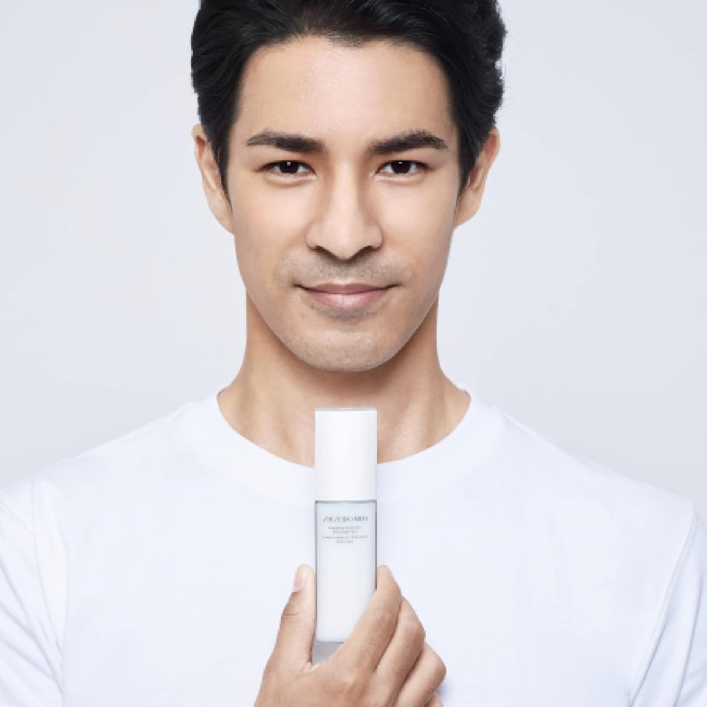 Shiseido Men Energizing Moisturizer Extra Light Fluid - 100 mL - Reduce the Look of Fine Lines, Dullness & Dry Skin - Non-Greasy, Extra-Light Texture